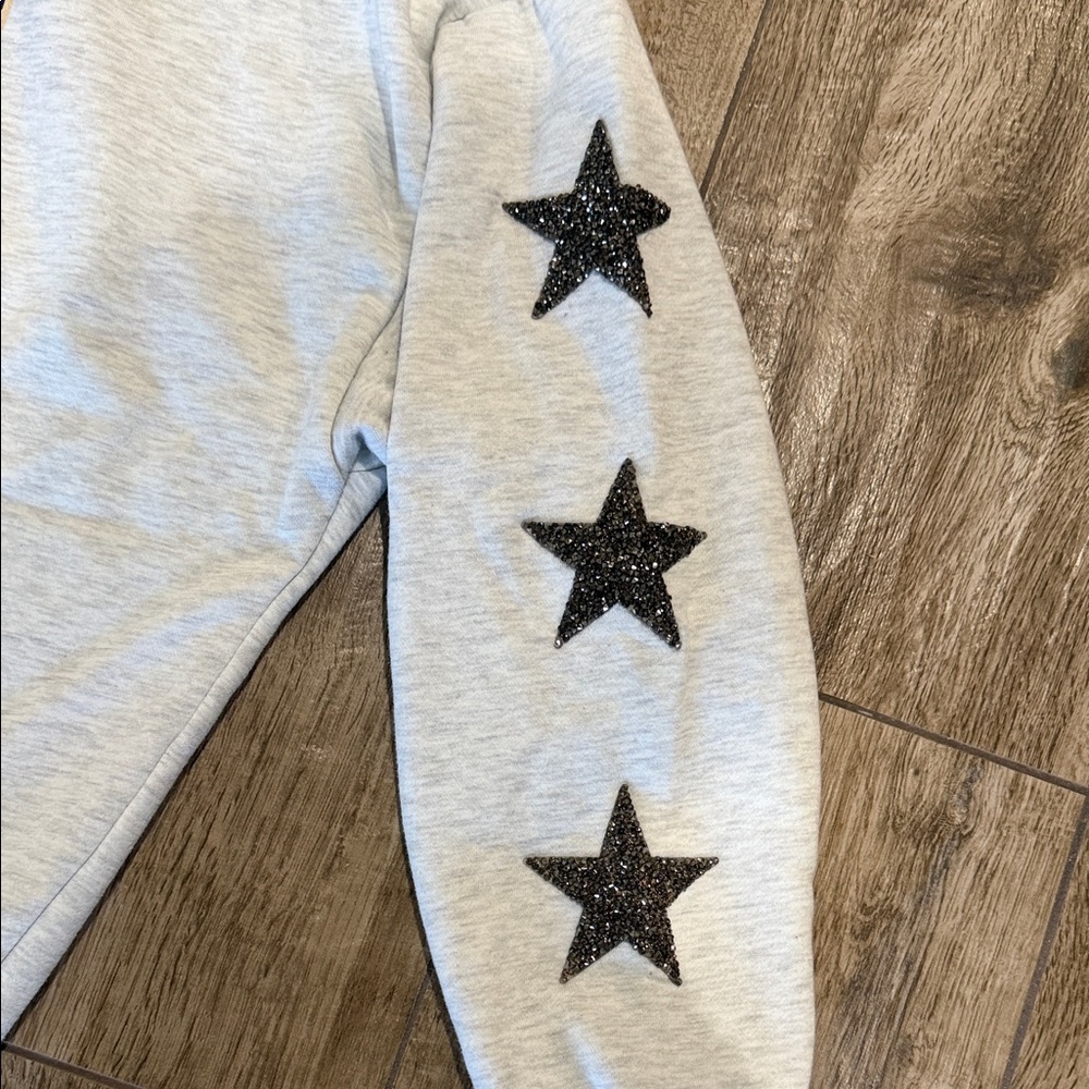 SOHO X GAMEDAY WASHINGTON HUSKIES RESILIENCE STAR EMBELLISHED
CREW SWEATSHIRT - Picture 6 of 7